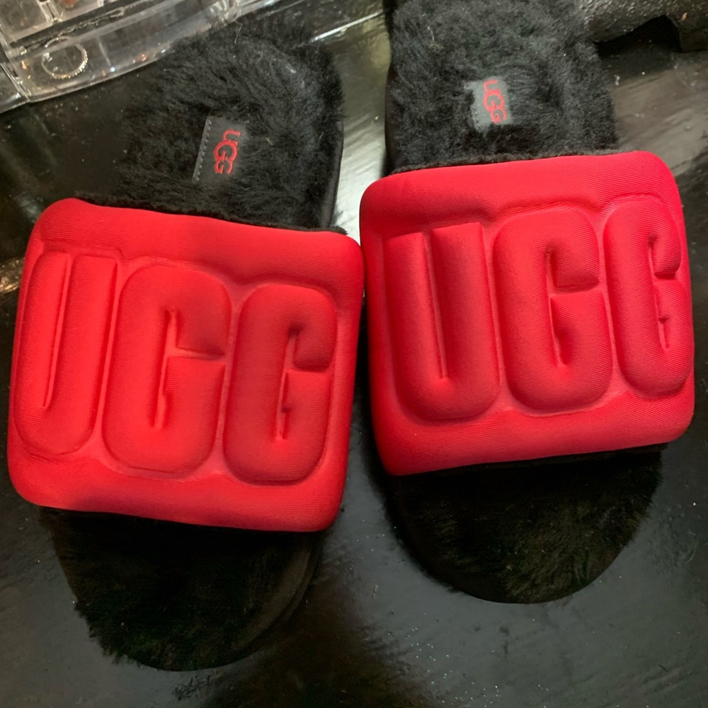 UGG Maxi Graphic Slides
